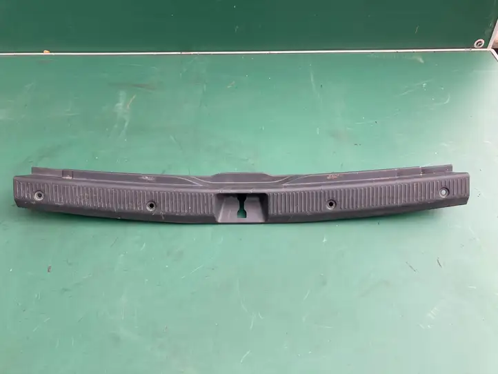 Toyota Corolla E110 (1995 - 2002) 6471613110 Отделка порога багажника — фото 1
