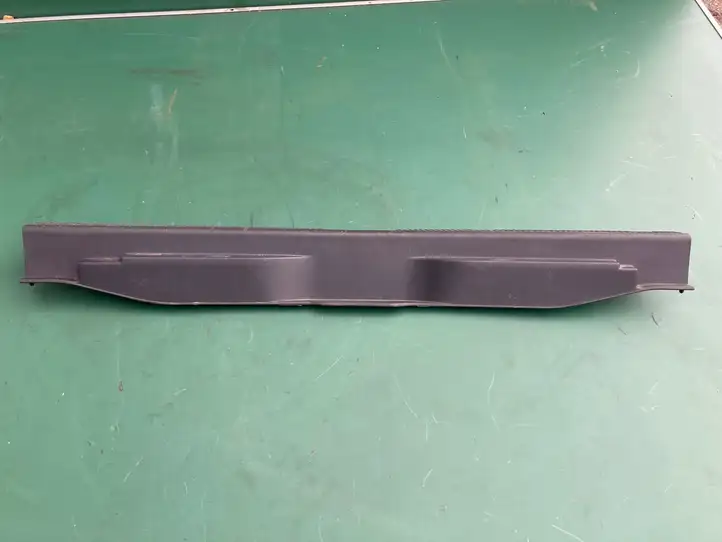Toyota Corolla E110 (1995 - 2002) 6471613110 Отделка порога багажника — фото 3