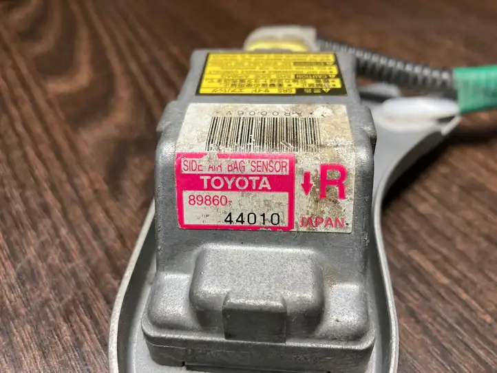 Toyota Avensis Verso (1995 - 2001) 8986044010 Датчик удара SRS — фото 3