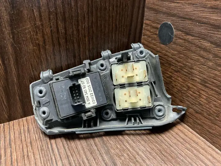 Mercedes-Benz Sprinter W901 W902 W903 W904 (1995 - 2007) 9017270428 Блок кнопок стеклоподъемников — фото 2