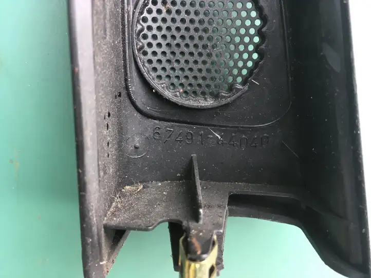 Toyota Avensis Verso (1995 - 2001) 6749144040 Накладка динамика передней двери — фото 3