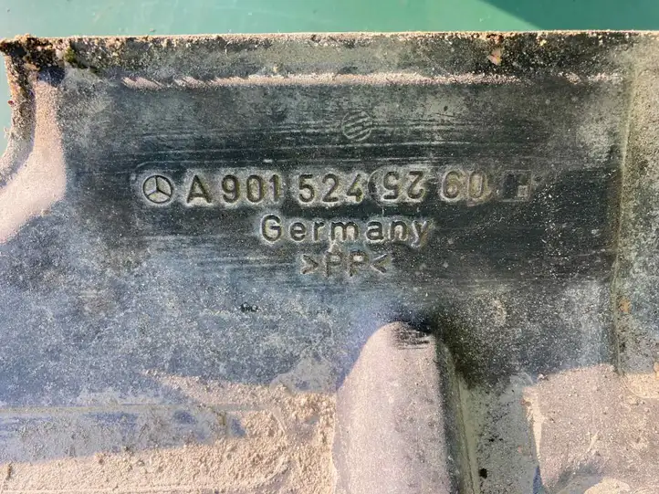Mercedes-Benz Sprinter W901 W902 W903 W904 (1995 - 2007) 9015245260 Защита двигателя — фото 2
