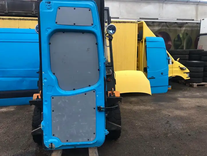 Mercedes-Benz Sprinter W906 (2006 - 2018) 9067400905 Задняя дверь — фото 11