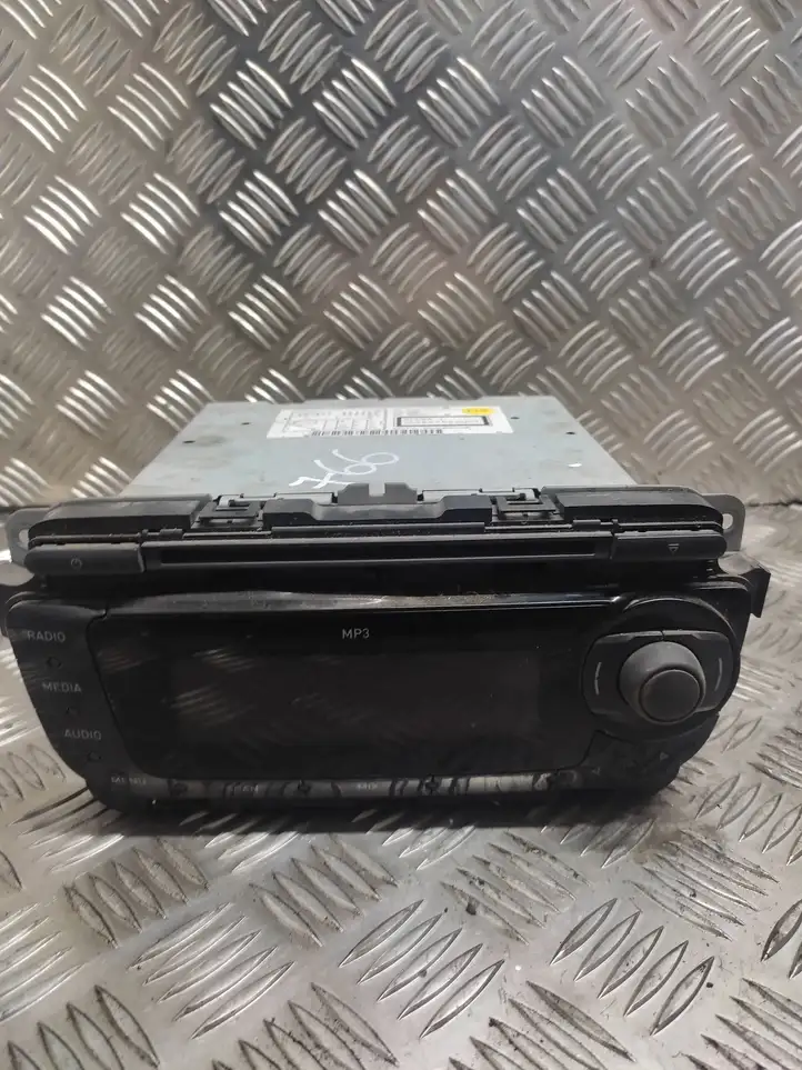 Seat Leon (1P) (2005 - 2012) 1P0035153B Магнитола / мультимедийная система — фото 3