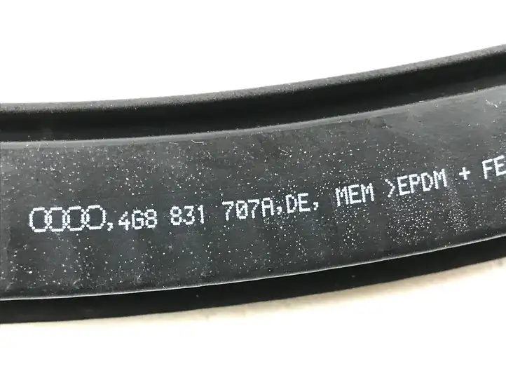 Audi A7 S7 4G (2010 - 2014) 4G8831707A Уплотнитель передней двери (кузов) — фото 3