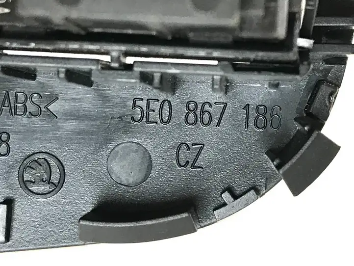 Skoda Octavia Mk3 (5E) (2013 - 2019) 5E0959855A Кнопка стеклоподъемников — фото 4