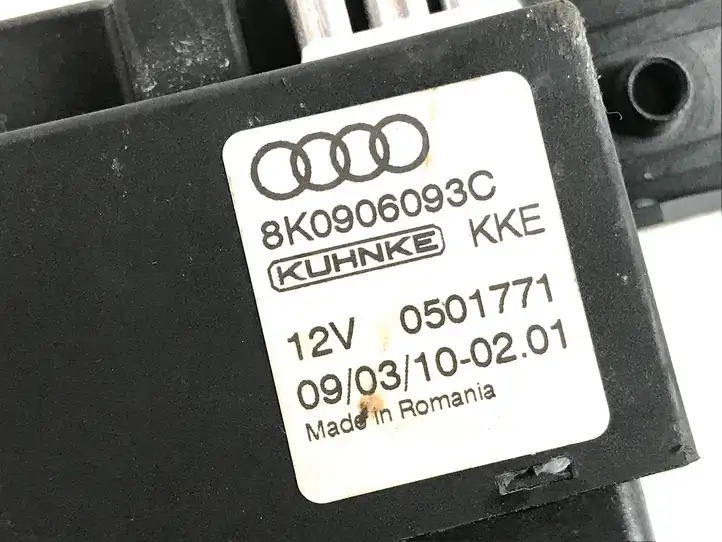 Audi A4 S4 B8 8K (2011 - 2015) 8K0906093C Блок управления топливным насосом — фото 3