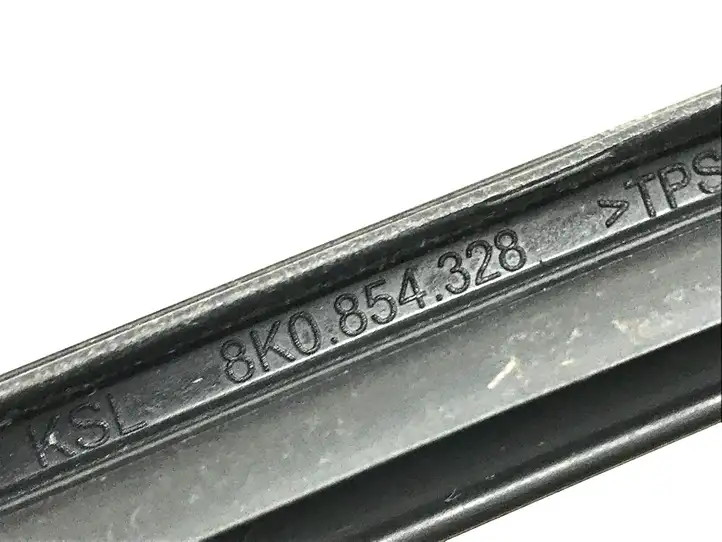 Audi A4 S4 B8 8K (2007 - 2011) 8K0854328 Накладка стоек лобового стекла — фото 3