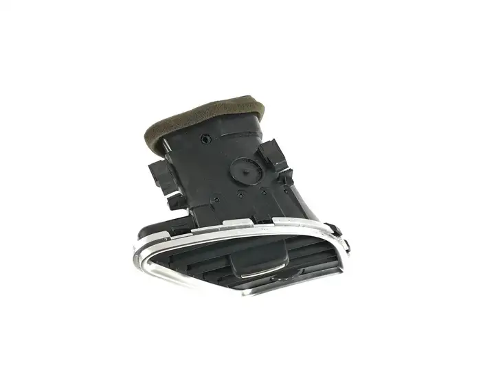 Audi A4 S4 B8 8K (2007 - 2011) 8T2820902F Боковой воздушный дефлектор — фото 2