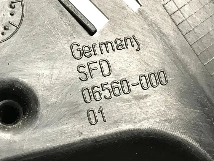Audi A4 S4 B8 8K (2007 - 2011) 8K0867610 Накладка стекла передней двери — фото 3