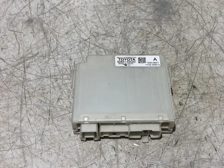 Toyota Yaris (2014 - 2019) 8264152020 Реле защиты аккумулятора — фото 1