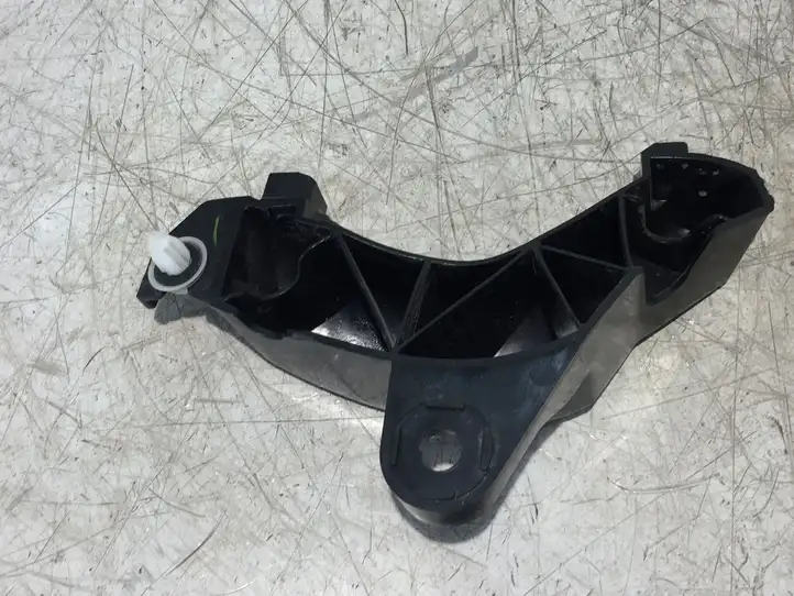 Toyota Yaris (2014 - 2019) 521550D220 Кронштейн заднего бампера — фото 3