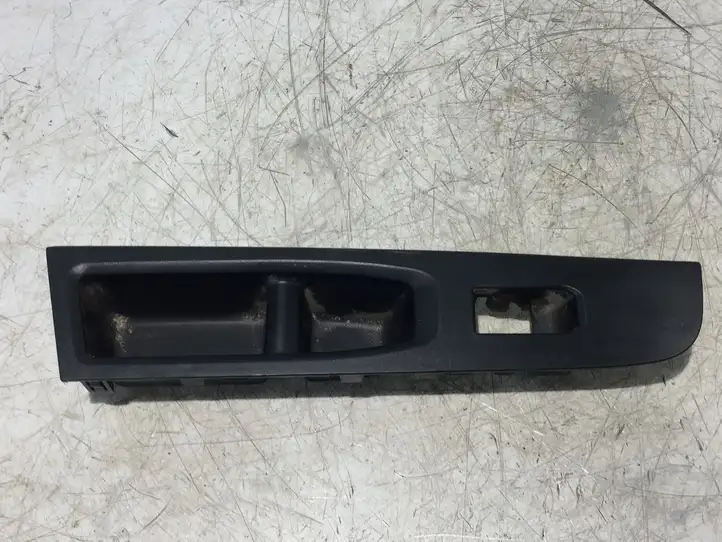 Toyota Yaris (2014 - 2019) 742310D690 Накладка кнопки стеклоподъемника — фото 1