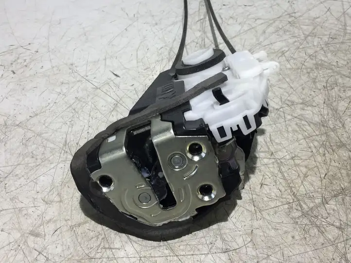Toyota Yaris (2014 - 2019) U2014120F1 Замок задней двери — фото 4