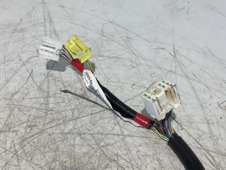 Toyota Yaris (2014 - 2019) 8281752B20 Прочая электропроводка — фото 4