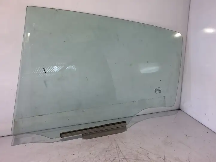 Toyota Yaris (2014 - 2019) 43R00048 Стекло задней двери — фото 1