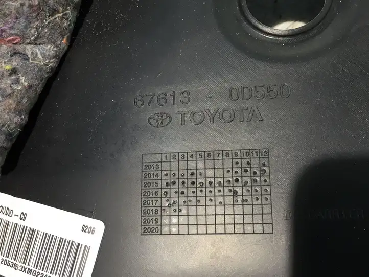 Toyota Yaris (2014 - 2019) 676400DD90 Обшивка задней двери — фото 4