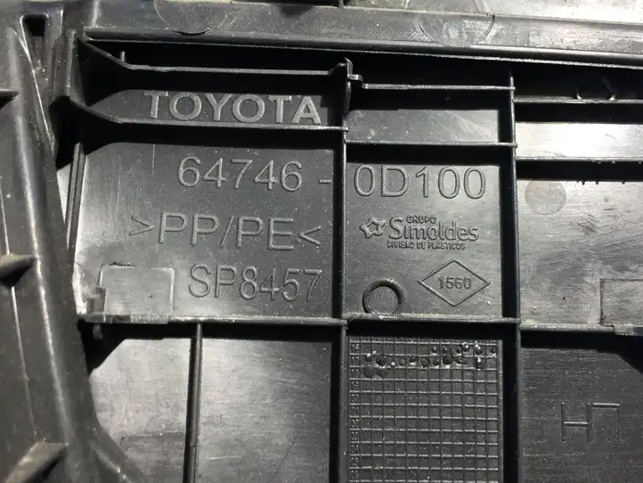 Toyota Yaris (2014 - 2019) 647800D010 Обшивка багажника — фото 5