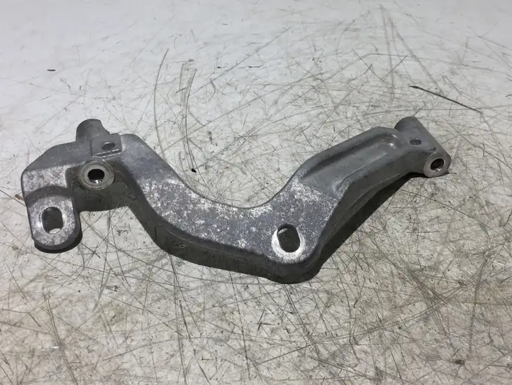 Toyota Yaris (2014 - 2019) Кронштейн охладителя EGR — фото 3