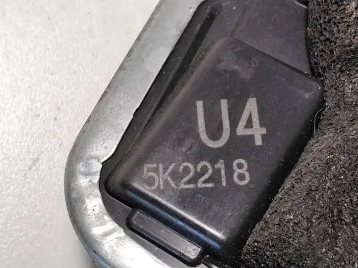 Lexus IS 220D-250-350 (2005 - 2010) 5K2218 Замок задней двери — фото 4