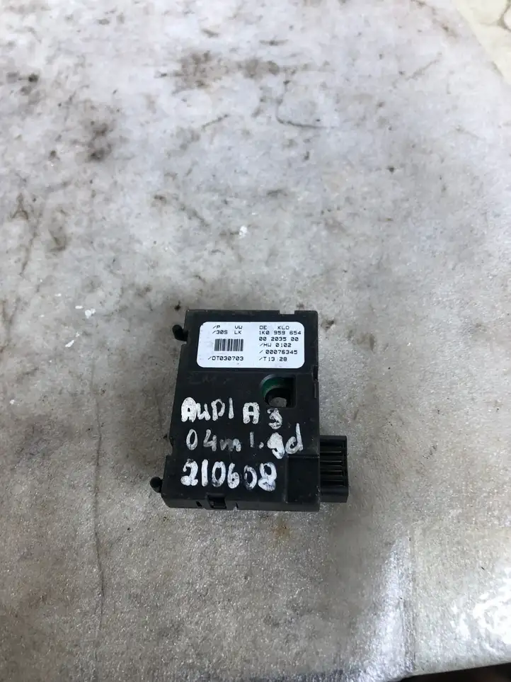 Audi A3/S3 8P (2003 - 2005) 1k0959654 Датчик угла поворота руля — фото 1