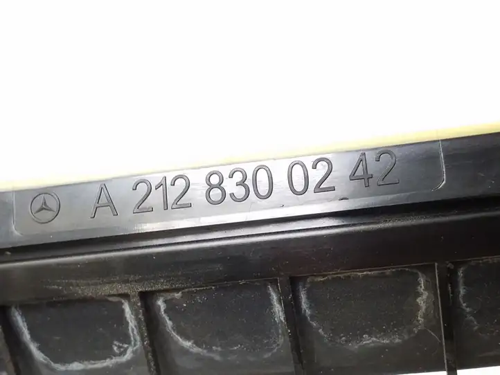 Mercedes-Benz E C207 W207 (2009 - 2017) A2128300242 Решетка в крыле — фото 3