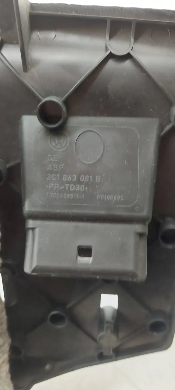 Volkswagen PASSAT B6 (2005 - 2010) 3C1863081B Нижняя отделка панели приборов — фото 5