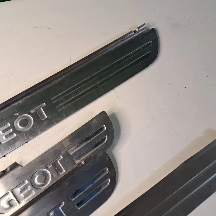 Peugeot 407 (2004 - 2011) Отделка переднего порога — фото 3