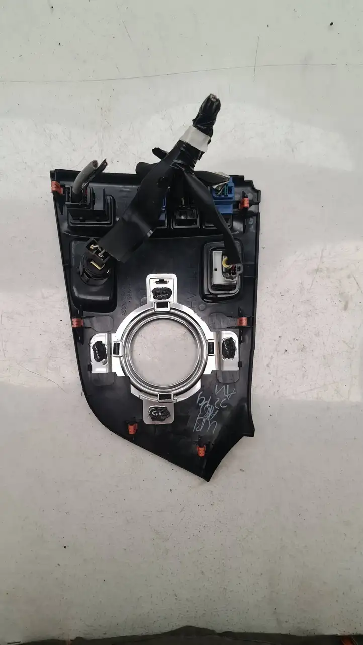 Toyota Auris E180 (2012 - 2018) 5882102890 Кнопка ручного тормоза — фото 2