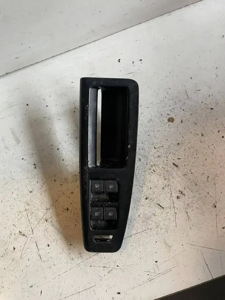 Volkswagen Polo (2005 - 2009) 601867171F Блок кнопок стеклоподъемников — фото 1