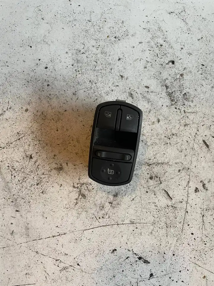 Opel Corsa D (2010 - 2014) 13258521AA Кнопка стеклоподъемников — фото 2