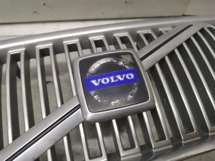 Volvo V70 (2000 - 2004) 9190385 Верхняя решетка радиатора — фото 5