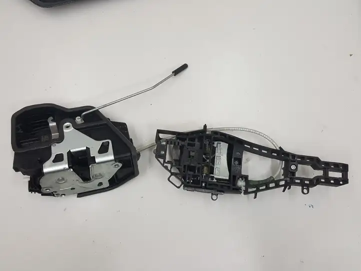 BMW 3 F30 F35 F31 (2012 - 2018) 7332268 Замок задней двери — фото 2