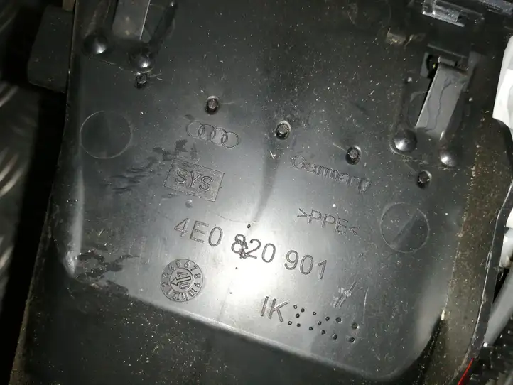 Audi A8 S8 D3 4E (2005 - 2007) 4E0820901 Боковой воздушный дефлектор — фото 3
