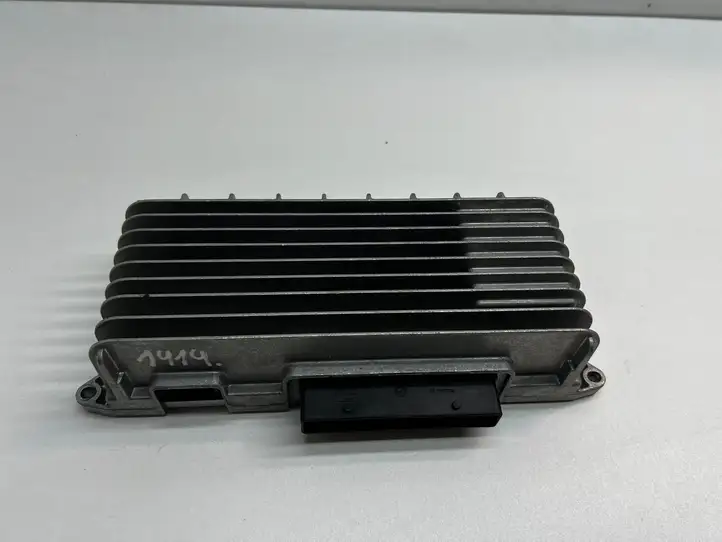 Audi A4 S4 B8 8K (2007 - 2011) 8T0035223E Усилитель звука — фото 1