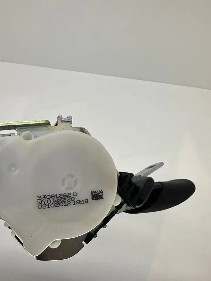 BMW 5 F10 F11 (2009 - 2016)  33061262D Задний ремень безопасности