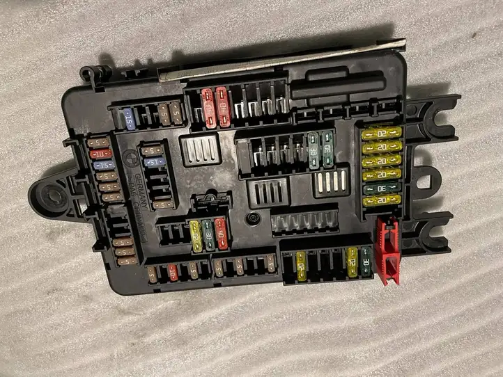 BMW 1 F20 F21 (2011 - 2019)  933788101 Ящик предохранителей (комплект)