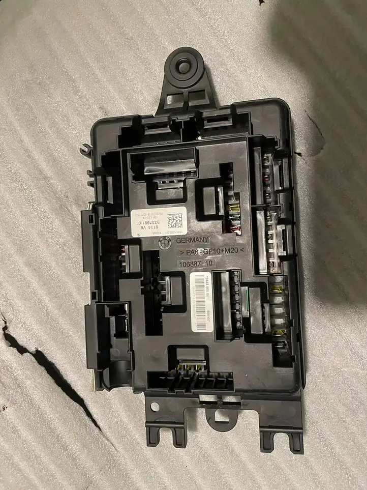 BMW 1 F20 F21 (2011 - 2019)  933788101 Ящик предохранителей (комплект)