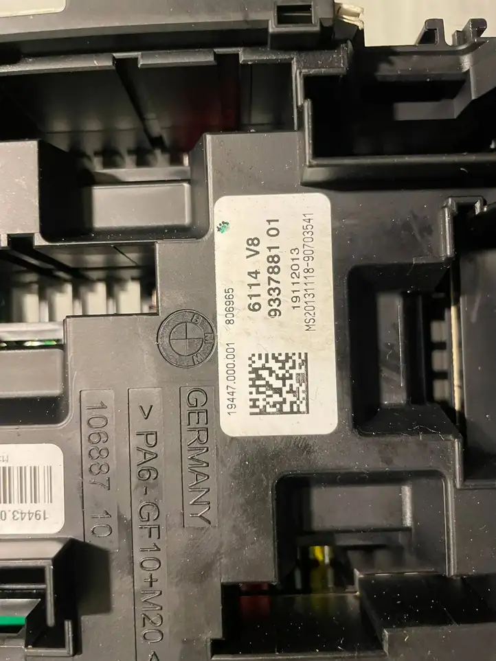 BMW 1 F20 F21 (2011 - 2019)  933788101 Ящик предохранителей (комплект)