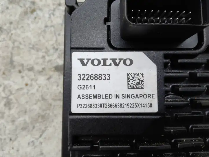 Volvo XC40 (2017 - ) 32268833 Камера в лобовом стекле — фото 3