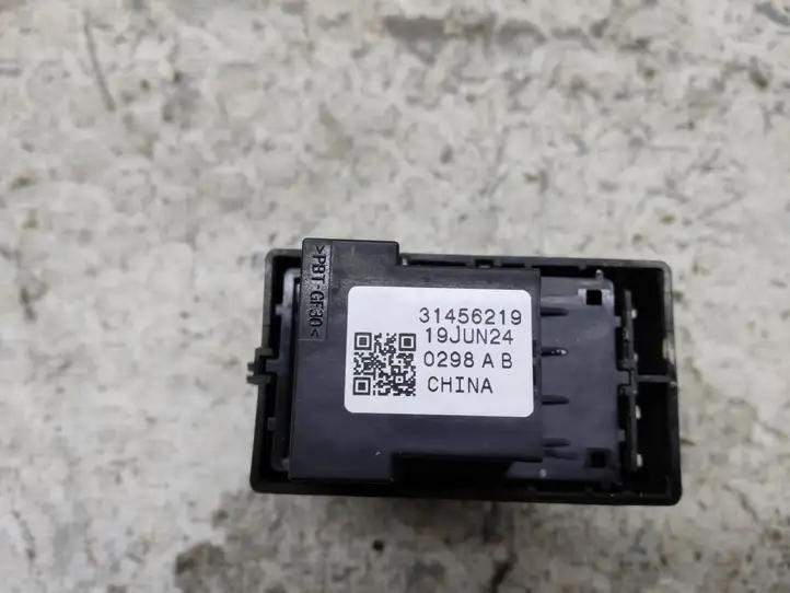 Volvo XC40 (2017 - ) 31456219 Кнопка ручного тормоза — фото 2