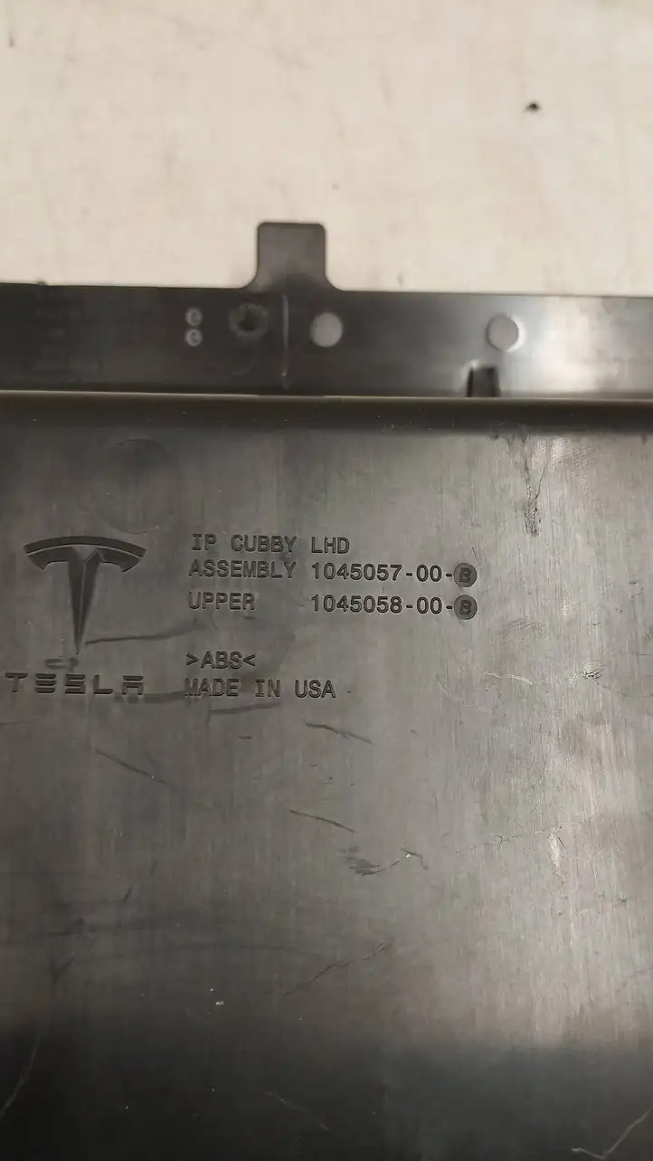 Tesla Model S (2016 - 2021) 104505700b Прочие детали салона — фото 4