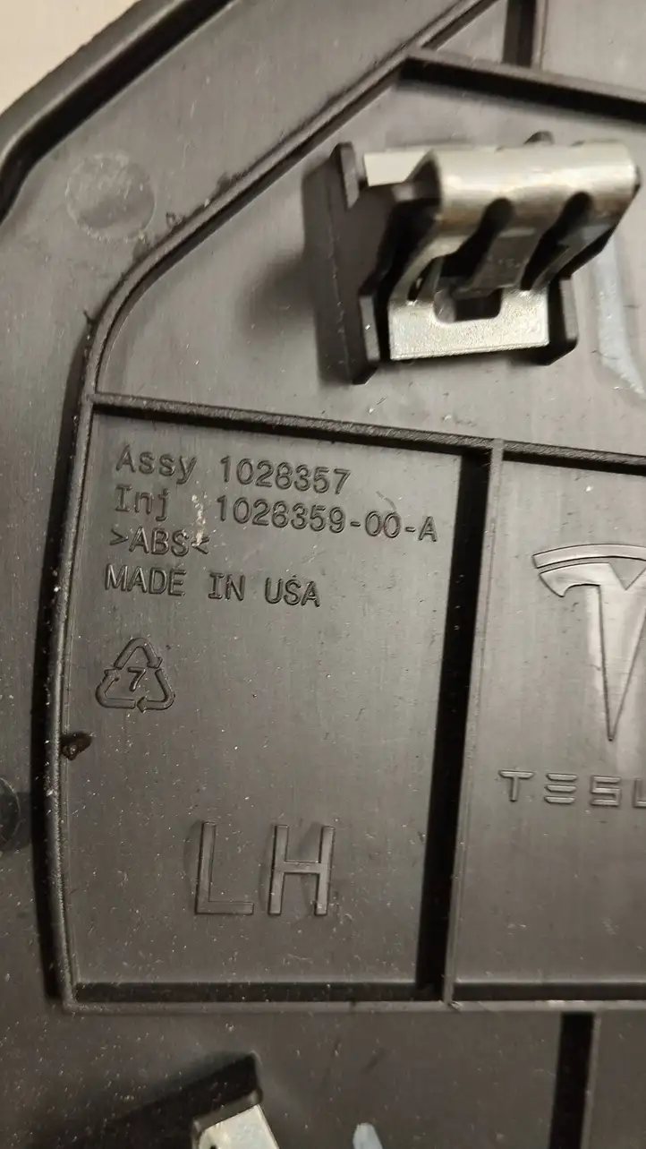 Tesla Model S (2016 - 2021) 102835900a Боковая отделка панели приборов — фото 2
