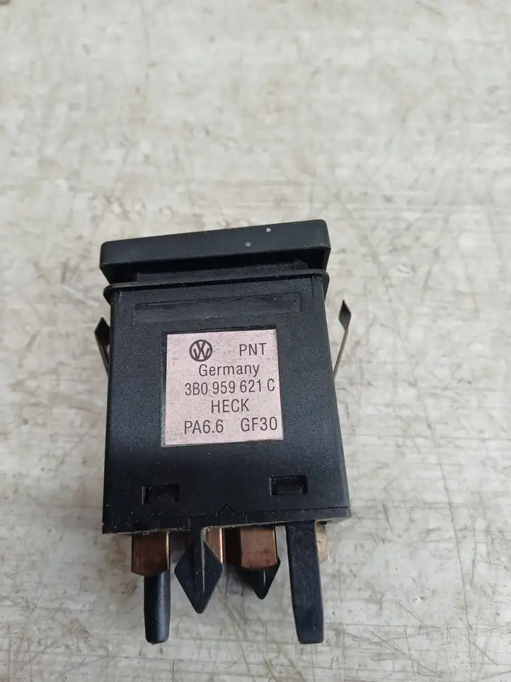 Volkswagen PASSAT B5 (1997 - 2000) 3B0959621C Кнопка обогрева стекла — фото 4