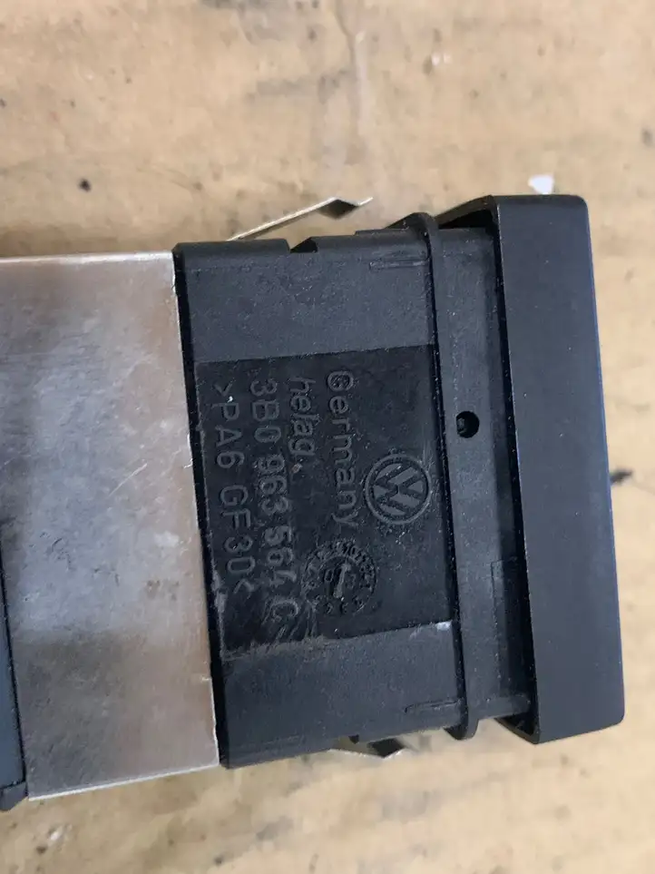 Volkswagen PASSAT B5.5 (2001 - 2005) 3B0963564C Включатель обогрева — фото 6