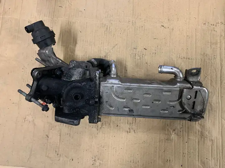 Mercedes-Benz C W204 (2007 - 2014) A6511400075 Охладитель клапана EGR — фото 6