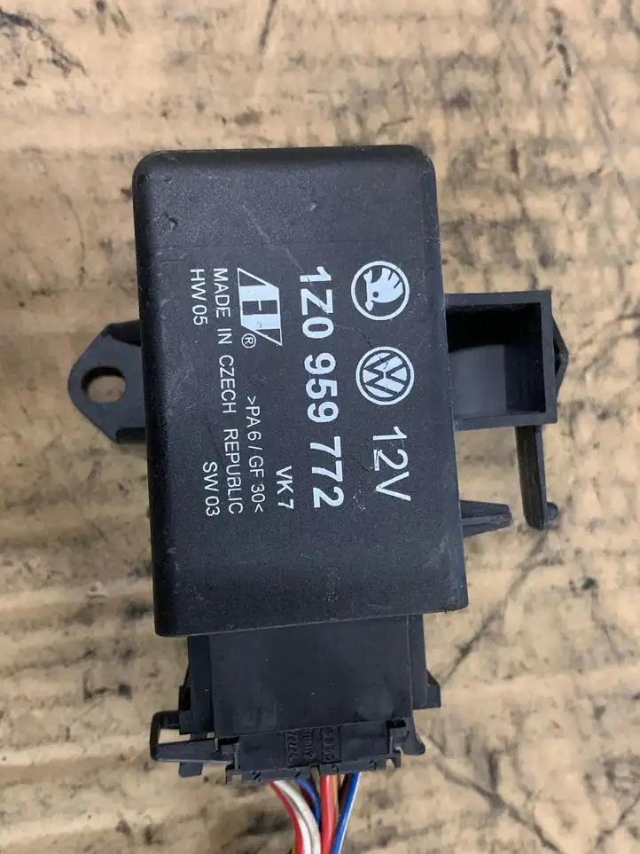 Volkswagen PASSAT B6 (2005 - 2010) 1Z0959772 Реле обогрева — фото 6