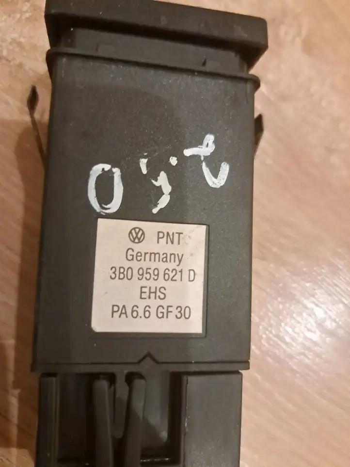 Volkswagen PASSAT B5.5 (2001 - 2005) 3B0959621D Кнопка обогрева стекла — фото 4