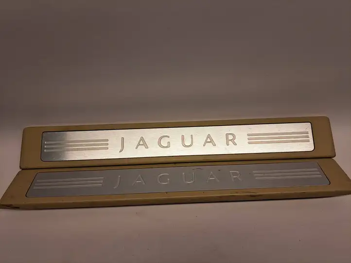 Jaguar XF X250 (2007 - 2015) 8X2313201A Внутренняя отделка переднего порога — фото 1