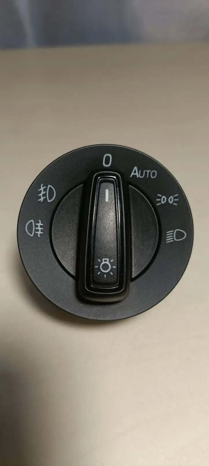 Skoda Octavia Mk3 (5E) (2013 - 2019) 5E0941431D Включатель фонарей — фото 3